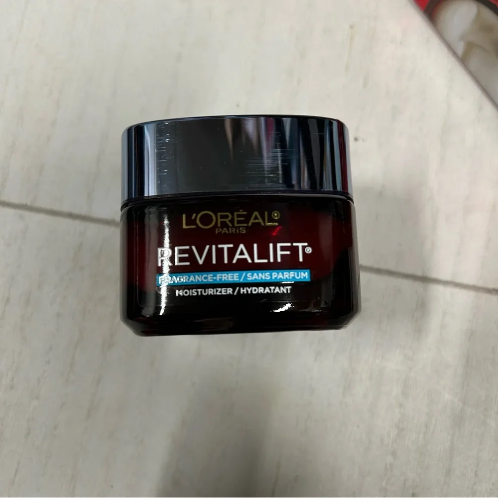 Loreal Paris Revitalift Triple Power‎ Anti Aging Moisturizer Hyaluronic Acid 1.7